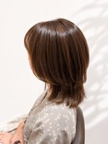 サザエ(SAZAE) 表面レイヤーで軽やかに♪ツヤ感ミディアムウルフ