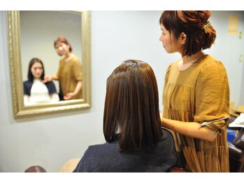 ウィーク 梅田(UiiC)の写真/自分の思い通りになる髪へ。言いたいことをいくらでも伝えて理想を叶える場所