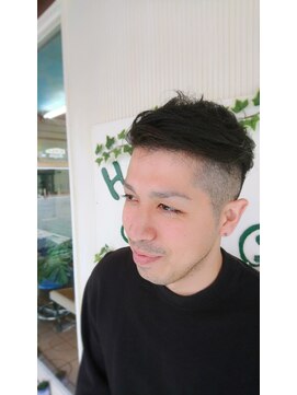 ヘアサロン スリーク(Hair Salon Sleek) 癖毛を活かした、ツーブロックショート