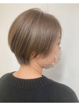 浪漫館 サンク(CINQ) ハイライトでグレージュが際立つショート@岩下