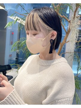 ジュリエッタ(giulietta) インナーカラー×フェイスフレーミングカラー×ホワイトベージュ