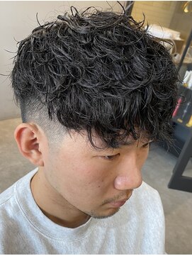 フランクスバーバーリザーブ 人形町店(FRANK’S BARBER RESERVE) スペインカールテーパーフェードバーバースタイルS