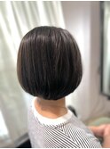 小顔ショートボブ丸みショート×パープルブラック白髪ぼかし
