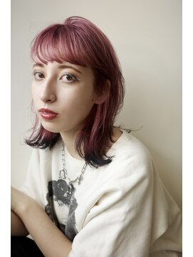 シーム(SEAM) エッジの効いたデザインカラー