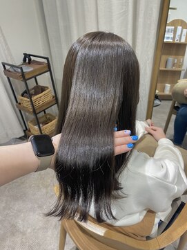 クエ(QUE) オリーブベージュ/透明感カラー/横浜