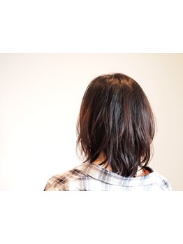 髪の美しさは頭皮から！エイジングケアに特化したスパで健康な状態へ導きます。お顔のリフトアップ効果も◎