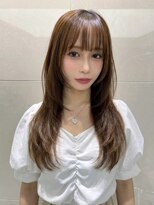 ピークアブー ワン(PEEK-A-BOO ONE) ミディアムレイヤー顔まわりカットロングレイヤーワンカール