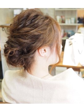 ノエル ヘアー アトリエ(Noele hair atelier) 『Noele』大人ルーズアレンジ×ツイストシニヨン