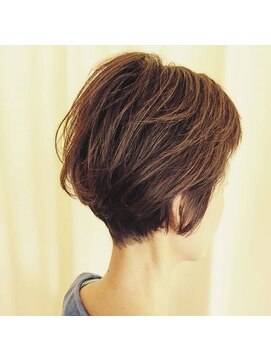 ヘアーアンドメイク ヒューラ 立川店(HAIR&MAKE hurra) 明るめカラーのショートスタイル