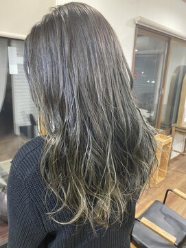 ホワイト(WHITE HAIR@NICOLA) ハイトーンカーキカラー