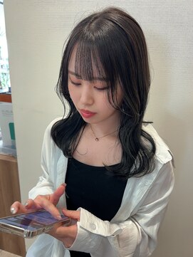 スタイル(STYLE) ツヤ髪スタイル ウェーブヘア オリーブカラー