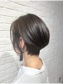 透明感グレージュカラー×ショートスタイル