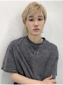 ショートウルフ　ニュアンスカラー　ブロンドヘア　MOMO