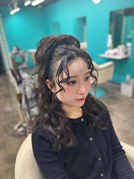 リエラ 新宿(RIERA) ダンサー風　高めハーフアップ