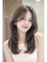 オアシスアヴェダ ザ・ペニンシュラ東京(OASIS AVEDA)&nbsp;大人セミロングレイヤー・前髪カット・艶髪・グレージュ30代