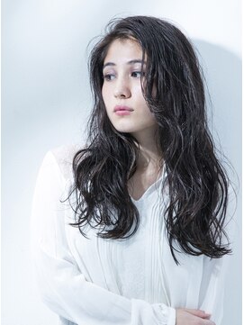 シャンプー 本店(SHAMPOO) 流行のセミウェット感で甘辛フェミニンスタイル