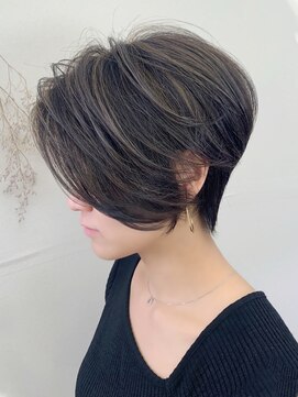 アヴァロン(AVALON) 30.40代にオススメ！絶壁解消くびれショート×ハイライトカラー