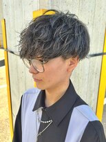 ヒュイル バイ ニアウ(Hwyl by Niau) メンズマッシュパーマスパイラルパーマニュアンスパーマ眉毛