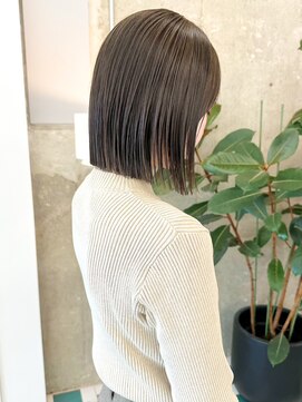 ノエ(noe) 切りっぱなしボブ×オリーブグレージュ