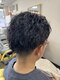 アツミの写真/顔そりで整えた清潔感のある肌と、お洒落なパーマヘアは、ビジネスシーンでも注目されること間違いなし。