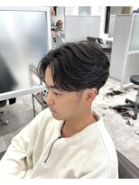 キートス(Kiitos)&nbsp;センターパートフェザーパーマ