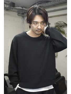 ノラ シブヤ(NORA) スパイラルパーマセンターパートメンズミディアム