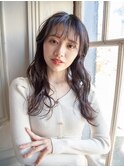 顔まわりレイヤーロングヘアスタイル