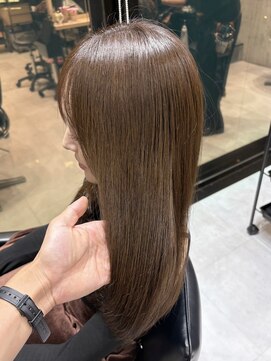 ディーエックス ウエスト(Dxxxx WEST) 艶感ベージュ［韓国/顔周りカット/イルミナカラー］