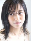《ダークトーンで魅せる重軽スタイル》