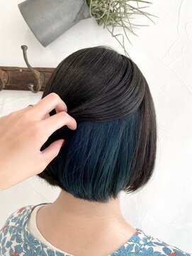 ネオリーブアオバ 高田馬場店(Neolive aoba) インナーカラーターコイズブルーの暗髪ボブ