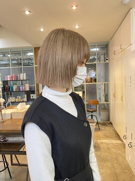 シード 成増 下赤塚店(ced.) スモーキーブラウン+ブリーチなしダブルカラー 切りっぱなしボブ