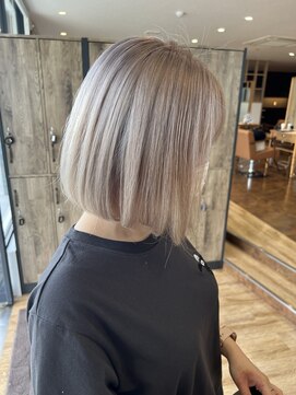 アンソメット 筑後店(UN SOMMET) ミルクティーベージュ　ボブ　切りっぱなしボブ　デザインカラー