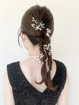 レガロ(REGALO RESORT)の写真/女性スタイリストのみ◎結婚式などの大切な日は、女性目線の可愛いアレンジで周りと差がつくスタイルに！