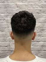 グレイスフル バーバープラチナム 六本木店(Graceful Barber platinum)&nbsp;アイロンパーマで作る束感フェードショート