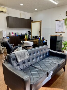 【女性のお顔剃りも大歓迎】身だしなみの印象を左右するひげや眉のお手入れもお任せ！清潔感のある印象に。