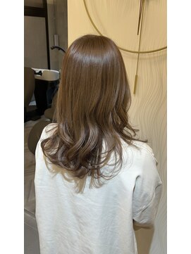 ワンカラーでも透明感を♪