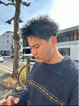 エディ(Edy) テーパーフェードスパイキーショートピンパーマメンズパーマ眉毛