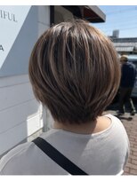 アローナ(ARONA)&nbsp;30代40代◎ハイライト白髪ぼかし小顔ひし形ショートボブ