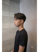 ワンワンオー バーバーショップ コンチネンタル(@110 BARBER SHOP continental)&nbsp;韓国風センターパート海外風センターパートツーブロックアップ