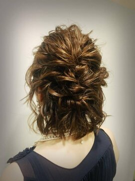 アリーズ(ALLYS) ルーズ編み込みハーフアップアレンジ