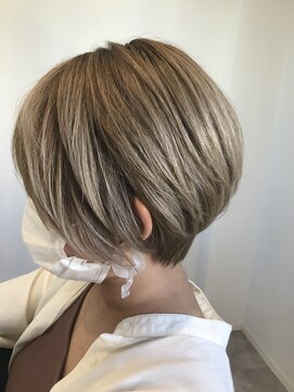 ナンバー(number+) 20代30代40代前下がりストレート大人ボブリップライン