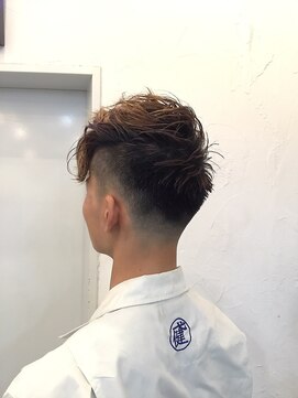 ツーダブル 大阪西梅田(WW.. ) 攻め気味の刈り上げスタイル【梅田/JR大阪/西梅田/北新地】