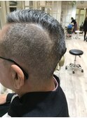 極薄メンズフェードスタイル　グレイヘアを活かして