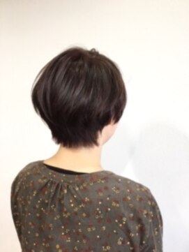 ミシュタ(mishuTA) ちょい耳出しショートスタイル