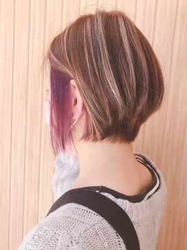 ココロ(kokoro) 前下がりボブ◇インナーカラー