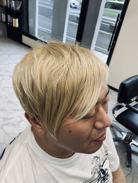 レヴィア(Revia) モヒカン　ツーブロック　前下がりスタイル