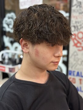 サンアンドマーリィズバーバー 駅前店(SON&MARLEY'S BAR BER) マッシュ/縦落ち/スパイラル/本厚木