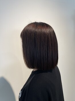 ただ染めるだけではなく、こじゃれたヘアスタイルをご提供します。白髪を生かすハイライトも人気です！