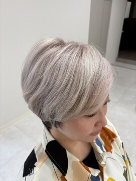 ルシエバイファブリック(Lucie by fabrique) 透明感と柔らかさを引き出したホワイトベージュショート