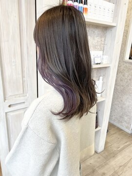 キャアリー(Caary) 福山市Caaryブリーチカラーインナーパープル外ハネロングヘア